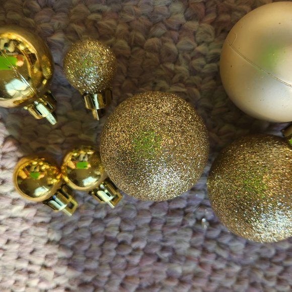 Christmas Tree Balls Ornaments - Picture 8 of 8